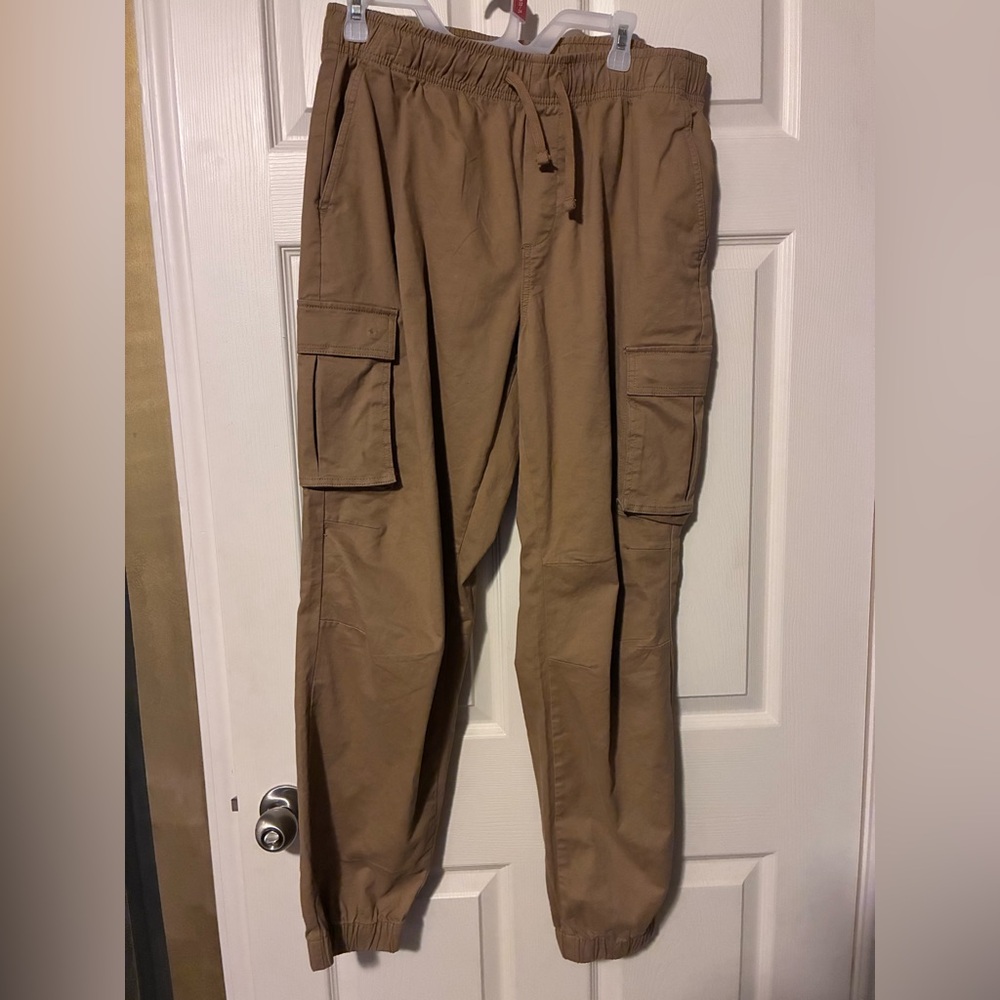 No Boundaries Men's Brown Cargo Pants